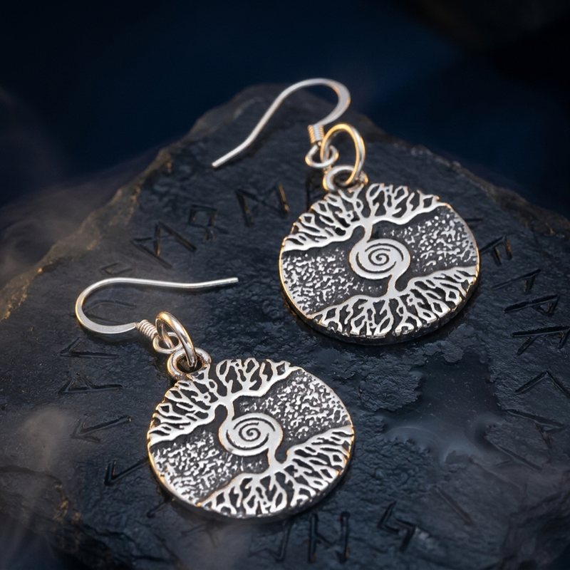 Boucle d'Oreille Viking Arbre de Vie Yggdrasil en contexte nordique