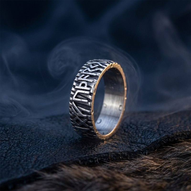 Anneau Viking Argente en contexte nordique angle vue alternative