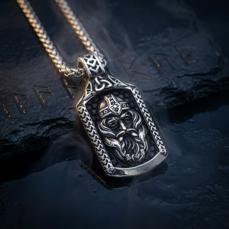Collier Amulette Roi Odin en contexte nordique